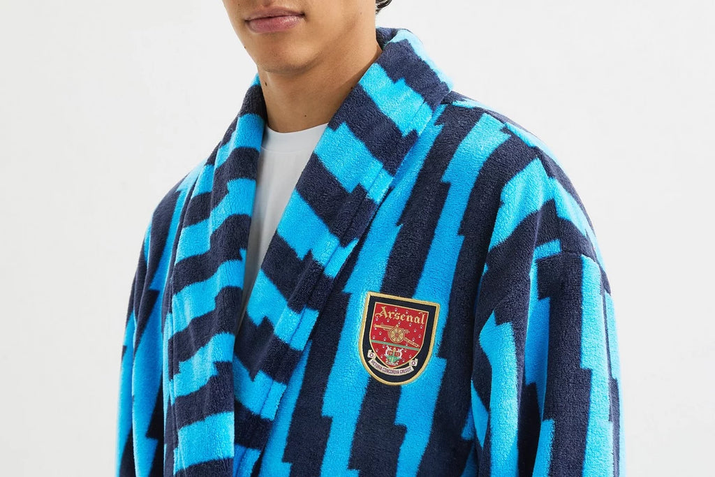 Arsenal Essentials Unisex Lightning Bolt Fleece Dressing Gown